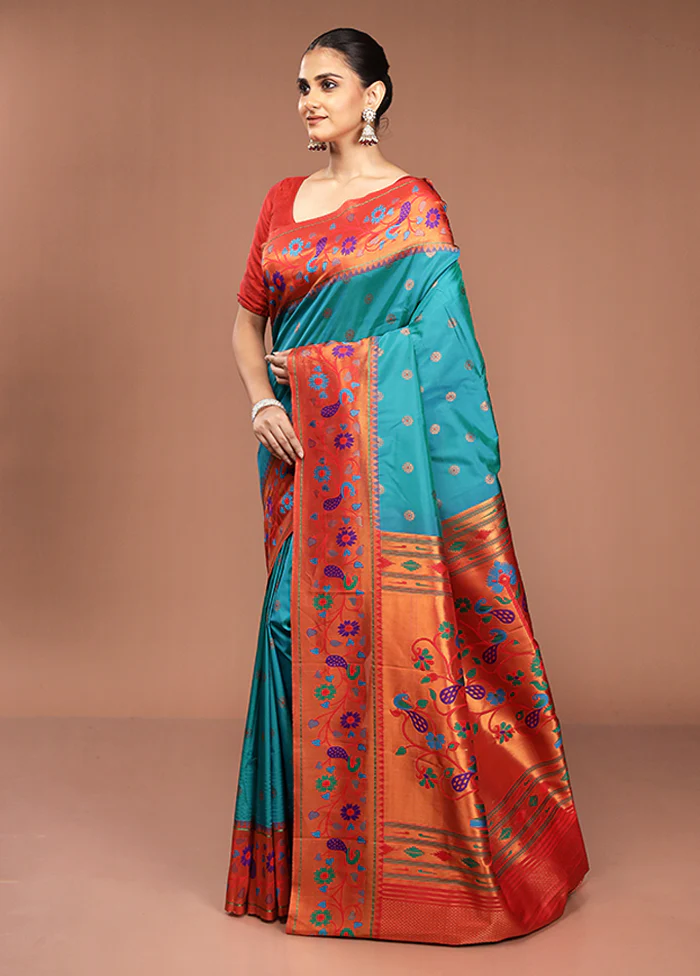 Green Kanjivaram Silk Saree With Blouse Piece - Image 4