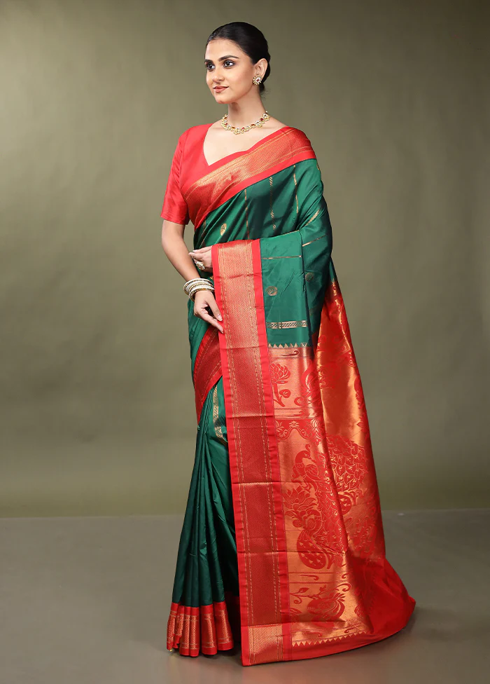 Green Kanjivaram Silk Saree With Blouse Piece - Image 4