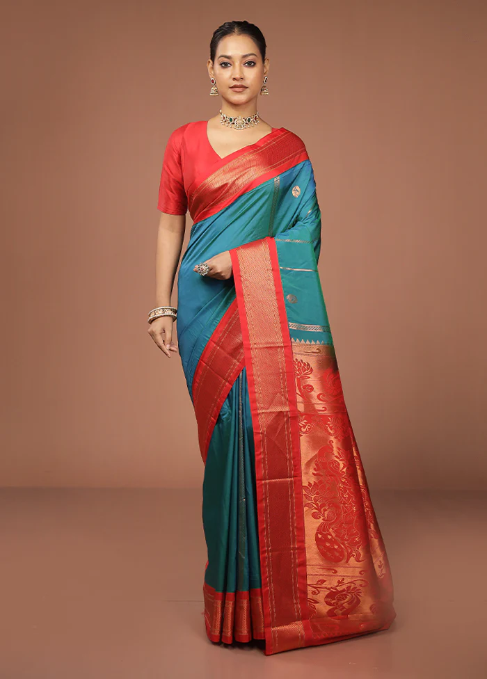 Green Kanjivaram Silk Saree With Blouse Piece - Image 2
