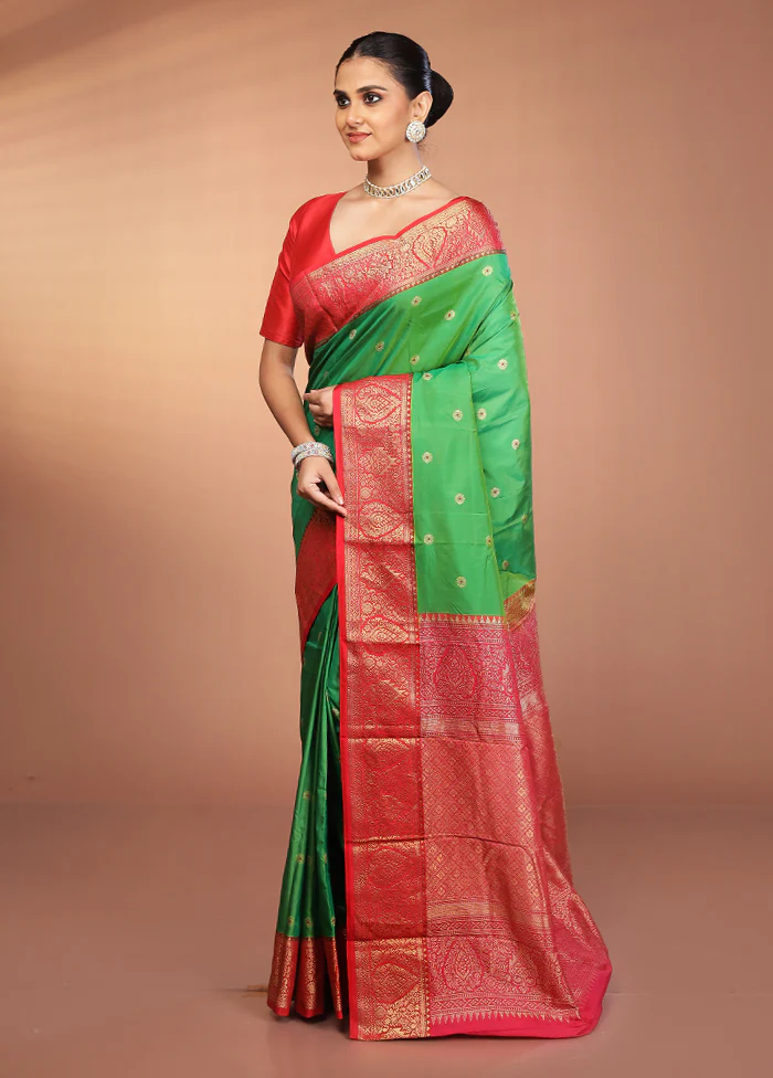 Green Kanjivaram Silk Saree With Blouse Piece - Image 4