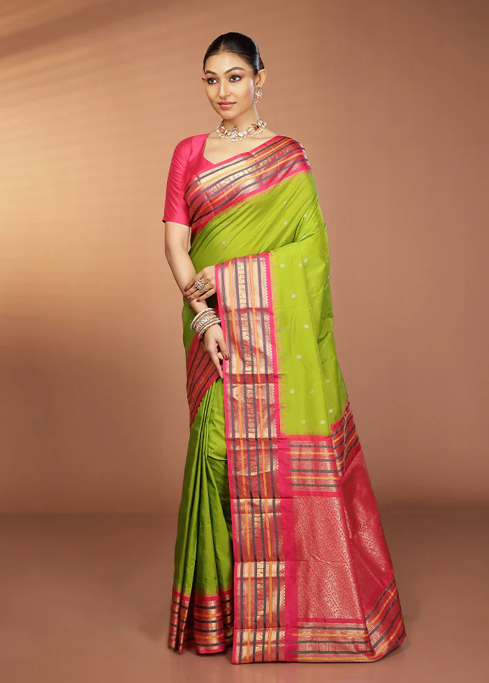 Green Kanjivaram Silk Saree With Blouse Piece - Image 4