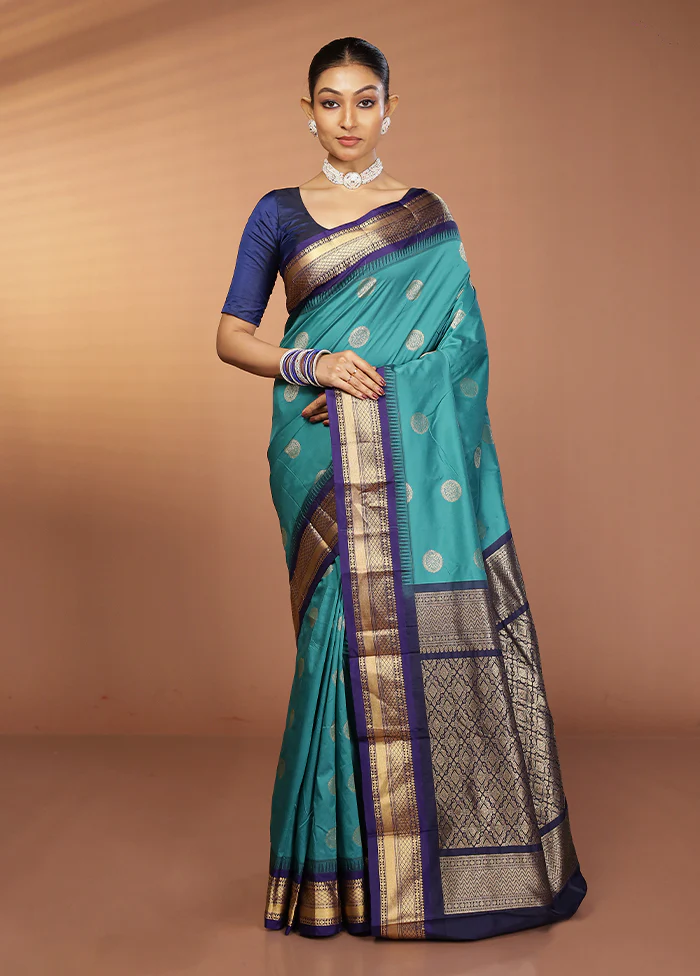 Green Kanjivaram Silk Saree With Blouse Piece - Image 2