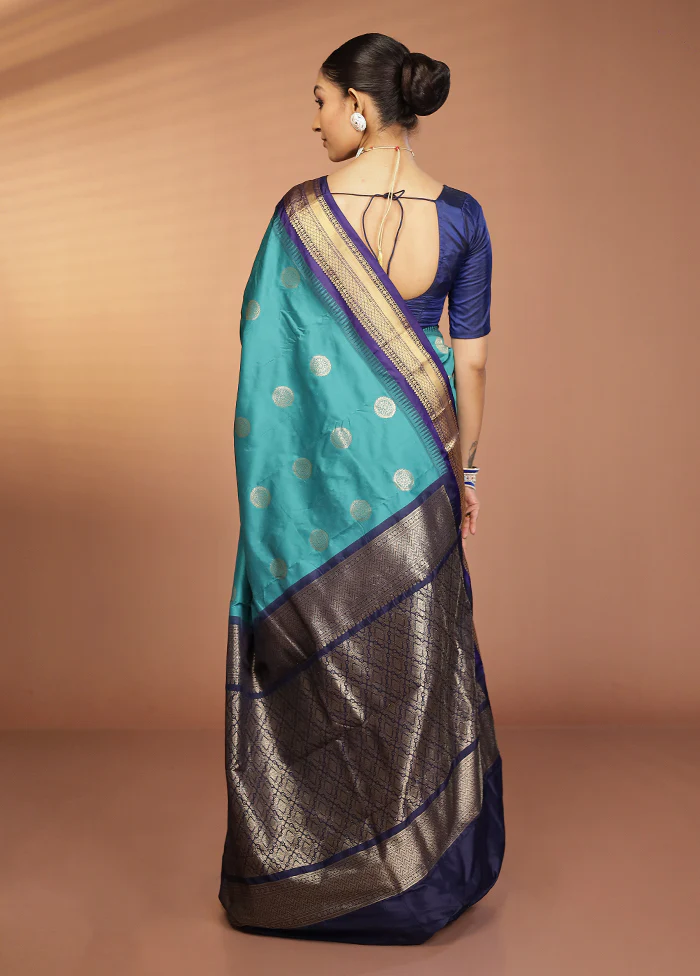 Green Kanjivaram Silk Saree With Blouse Piece - Image 3