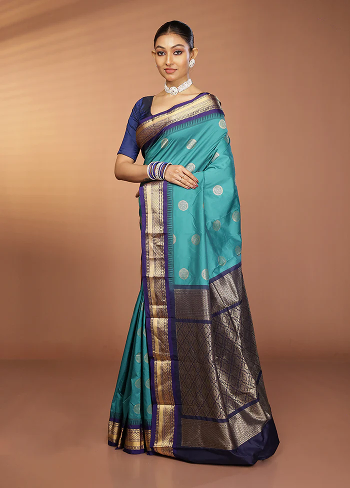 Green Kanjivaram Silk Saree With Blouse Piece - Image 4