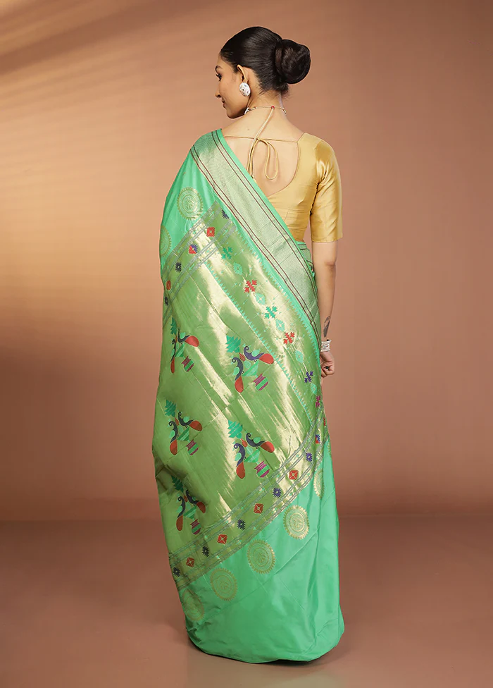 Green Kanjivaram Silk Saree With Blouse Piece - Image 3