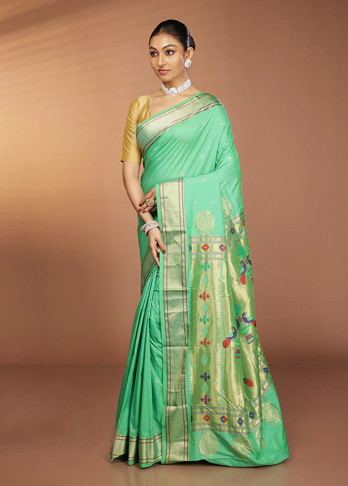 Green Kanjivaram Silk Saree With Blouse Piece - Image 4