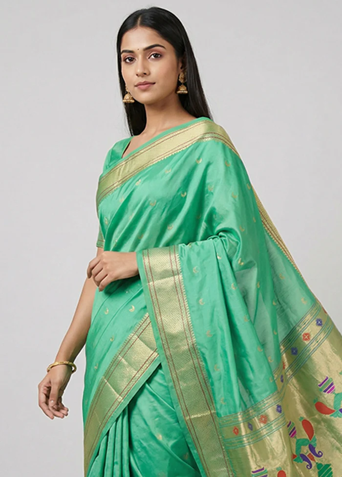 Green Kanjivaram Silk Saree With Blouse Piece - Image 2