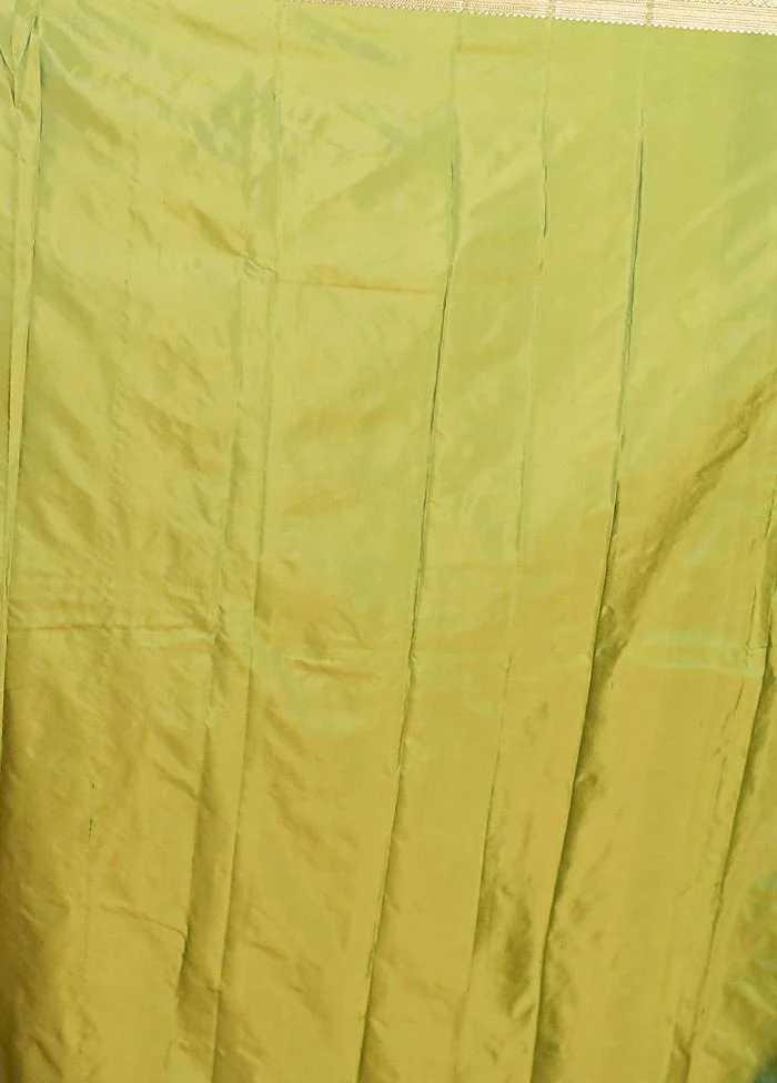 Green Kanjivaram Silk Saree With Blouse Piece - Image 5