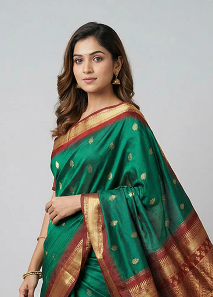 Green Kanjivaram Silk Saree With Blouse Piece - Image 2