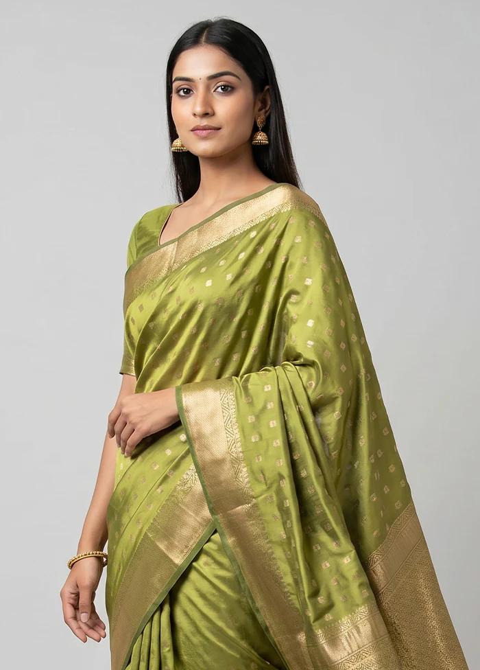 Green Kanjivaram Silk Saree With Blouse Piece - Image 2