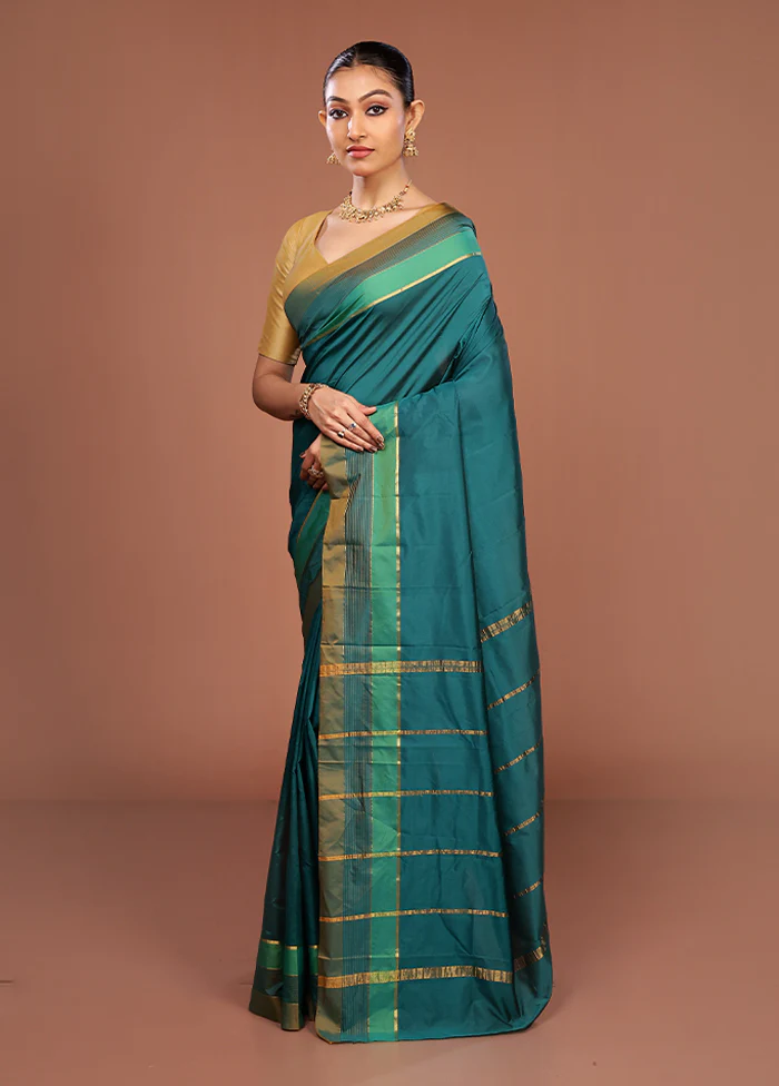 Green Kanjivaram Silk Saree With Blouse Piece - Image 4