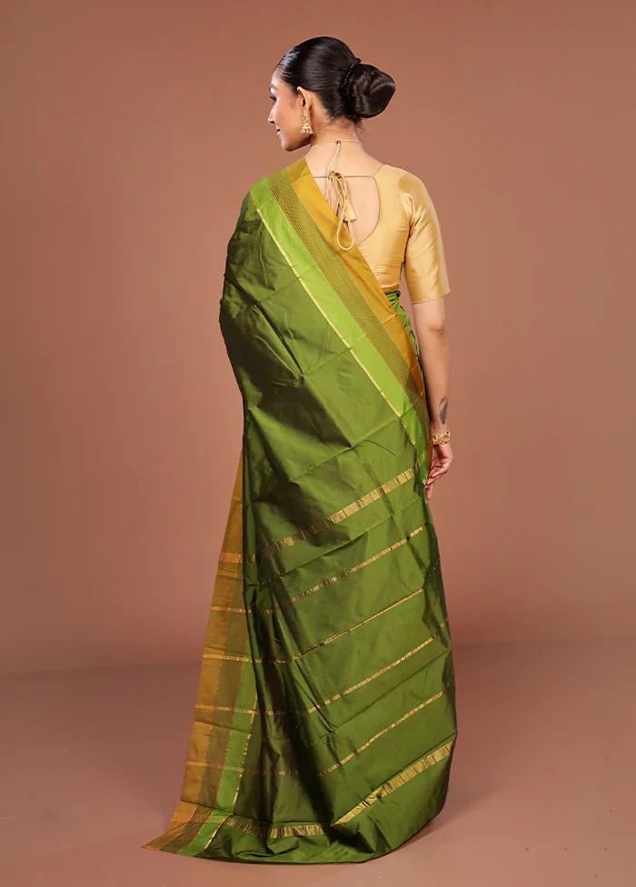 Green Kanjivaram Silk Saree With Blouse Piece - Image 3