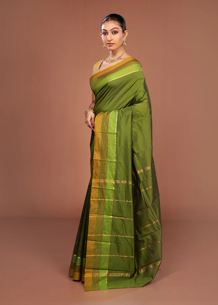 Green Kanjivaram Silk Saree With Blouse Piece - Image 4