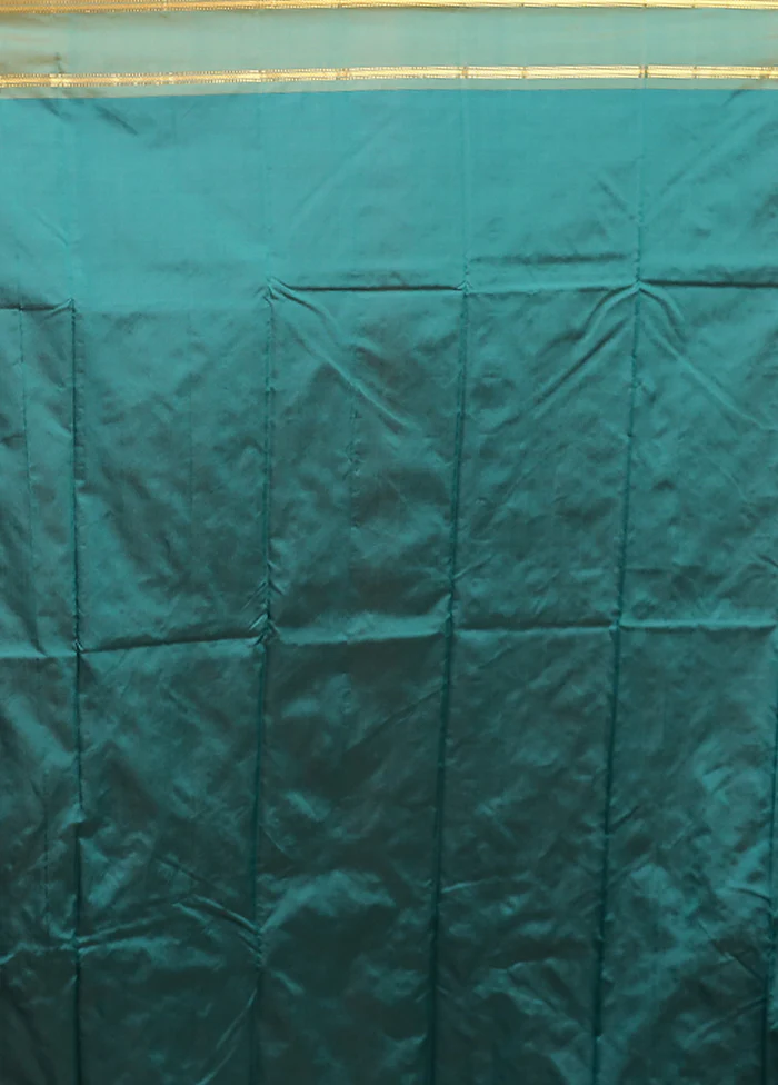 Green Kanjivaram Silk Saree With Blouse Piece - Image 5
