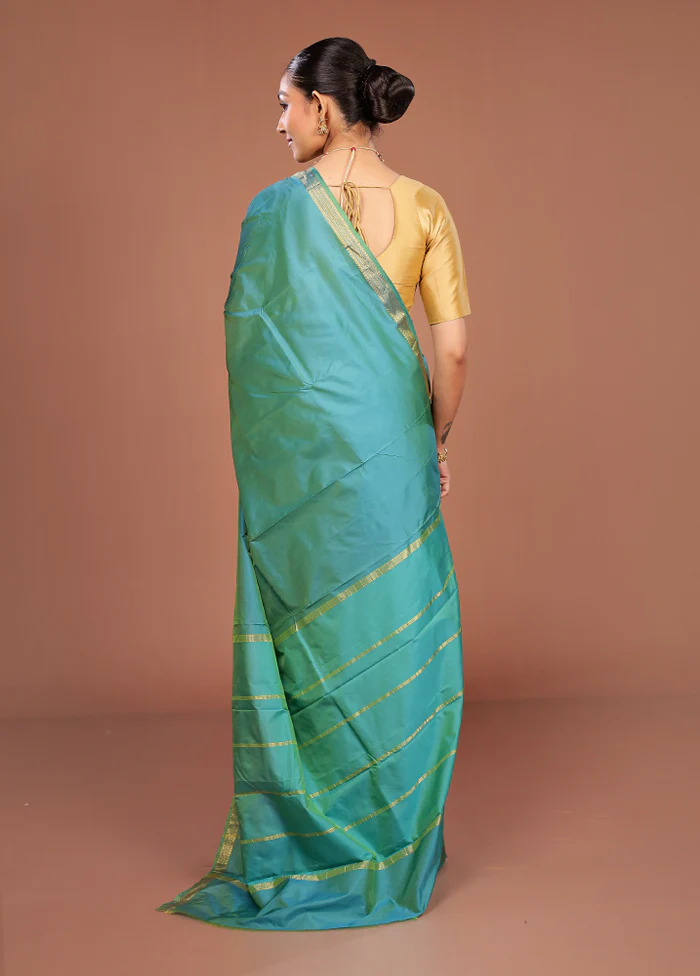 Green Kanjivaram Silk Saree With Blouse Piece - Image 3