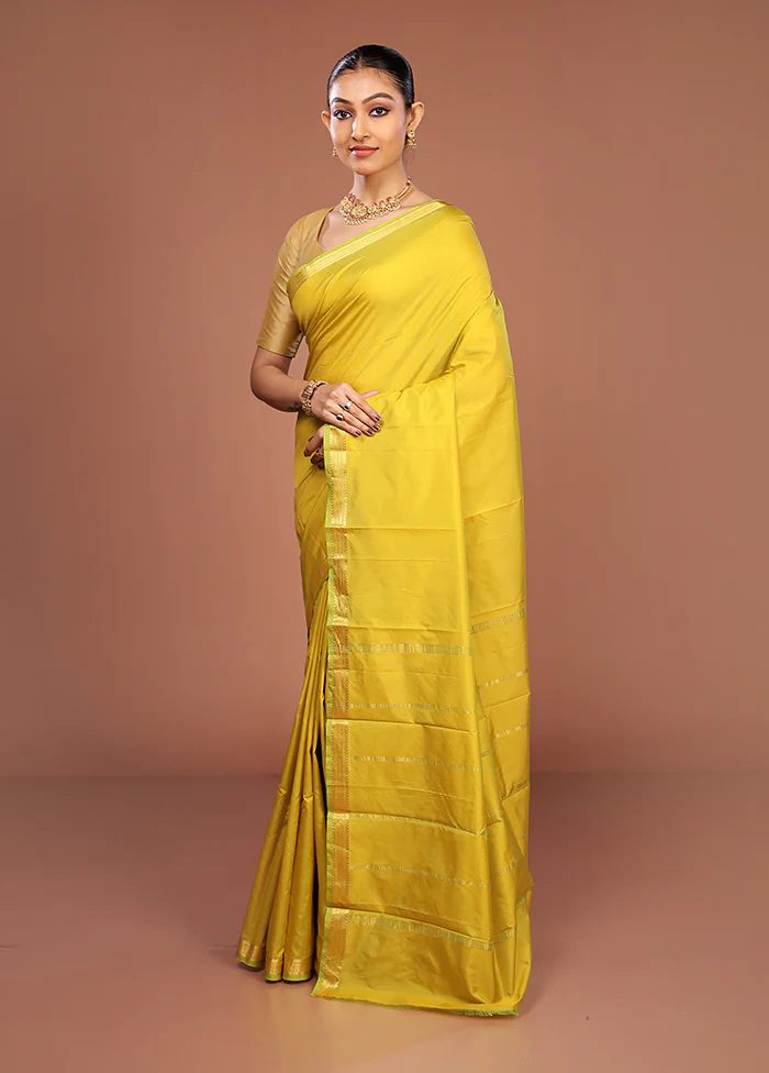 Green Kanjivaram Silk Saree With Blouse Piece - Image 4