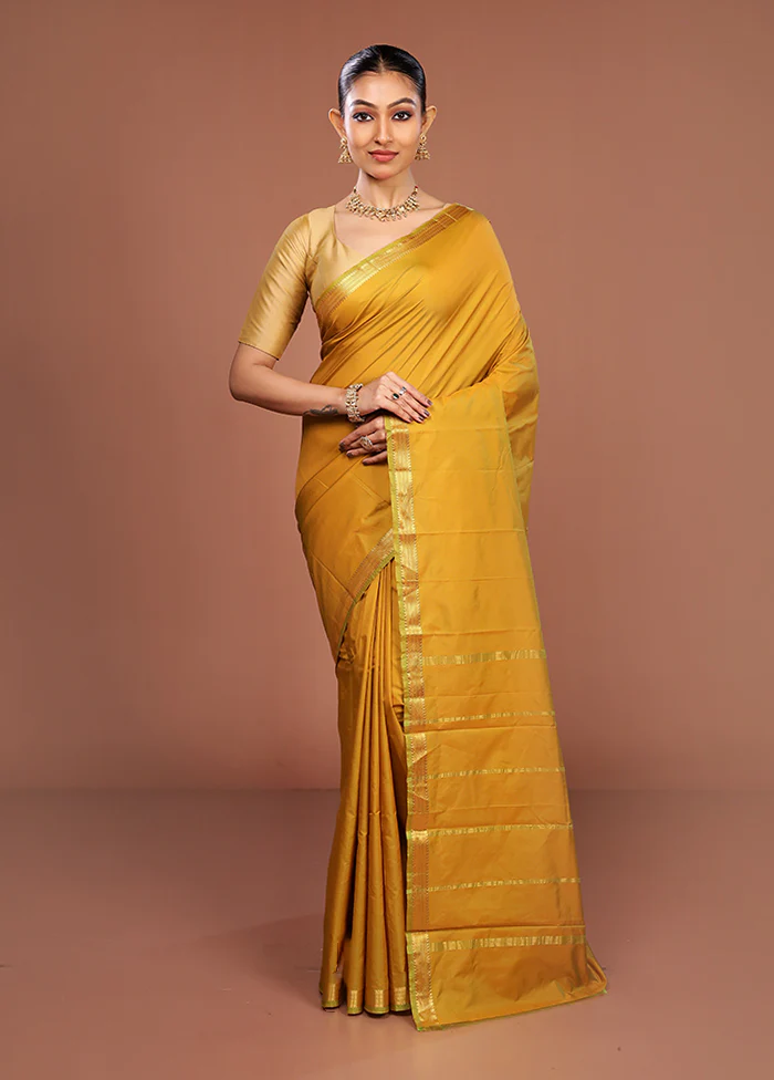 Green Kanjivaram Silk Saree With Blouse Piece - Image 2