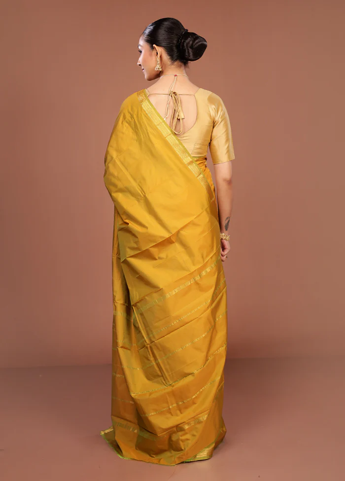 Green Kanjivaram Silk Saree With Blouse Piece - Image 3