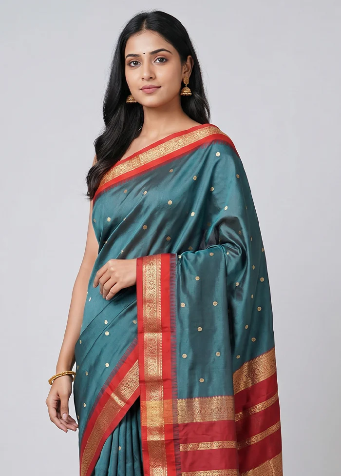 Green Kanjivaram Silk Saree With Blouse Piece - Image 2