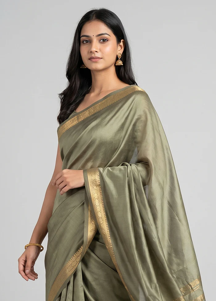 Green Kanjivaram Silk Saree With Blouse Piece - Image 2