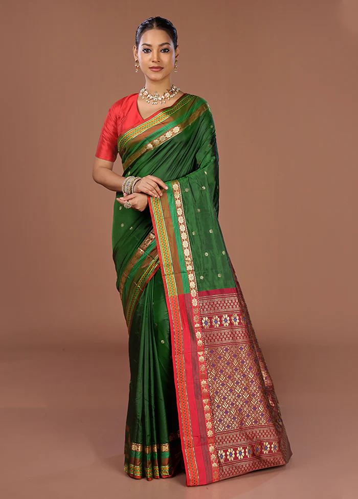 Green Kanjivaram Silk Saree With Blouse Piece - Image 2