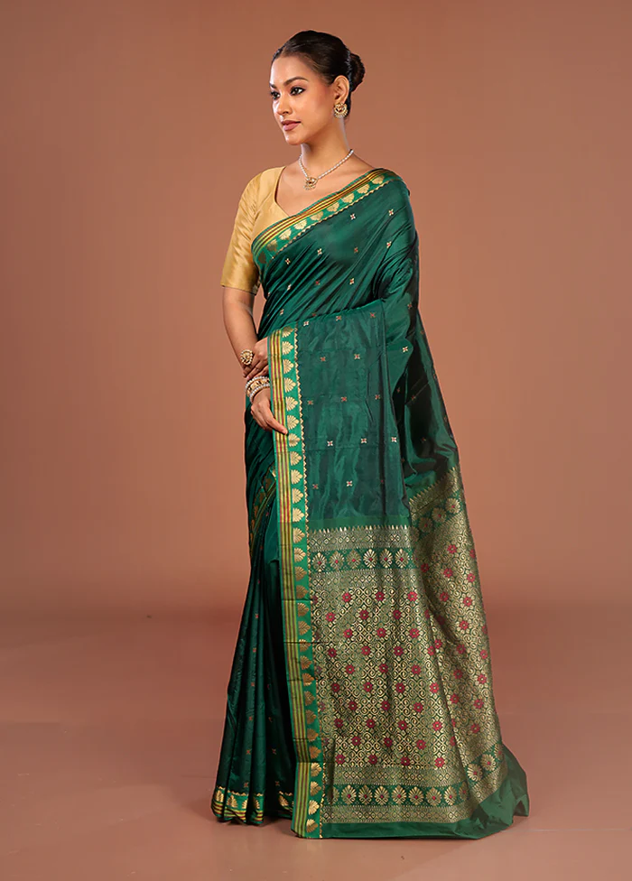 Green Kanjivaram Silk Saree With Blouse Piece - Image 4