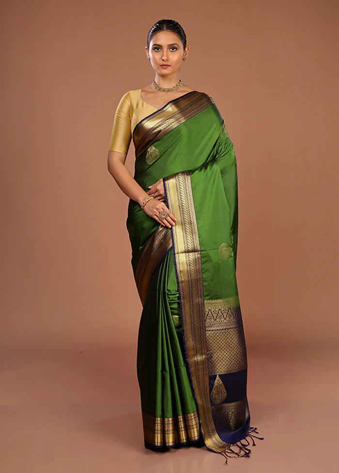 Green Kanjivaram Silk Saree With Blouse Piece - Image 2