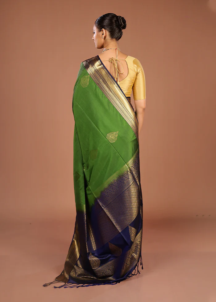 Green Kanjivaram Silk Saree With Blouse Piece - Image 3
