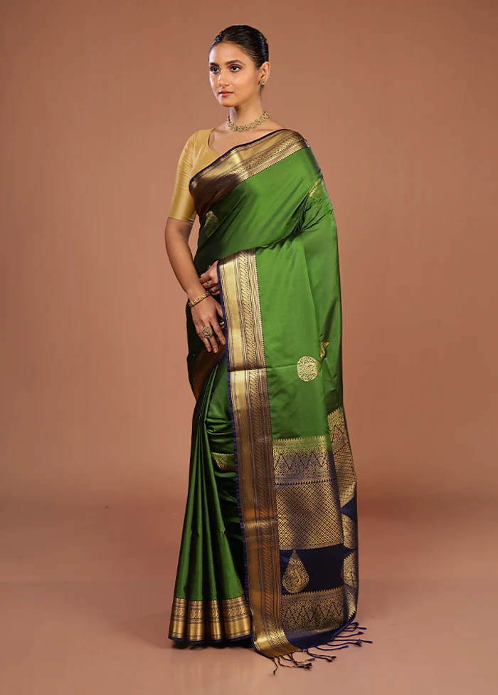 Green Kanjivaram Silk Saree With Blouse Piece - Image 4