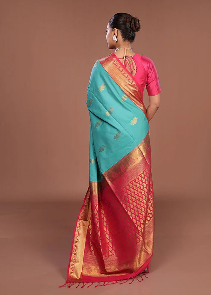 Green Kanjivaram Silk Saree With Blouse Piece - Image 3
