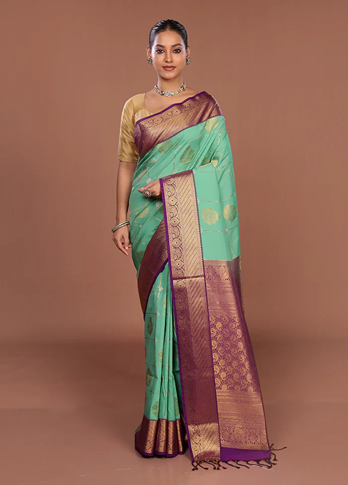 Green Kanjivaram Silk Saree With Blouse Piece - Image 2