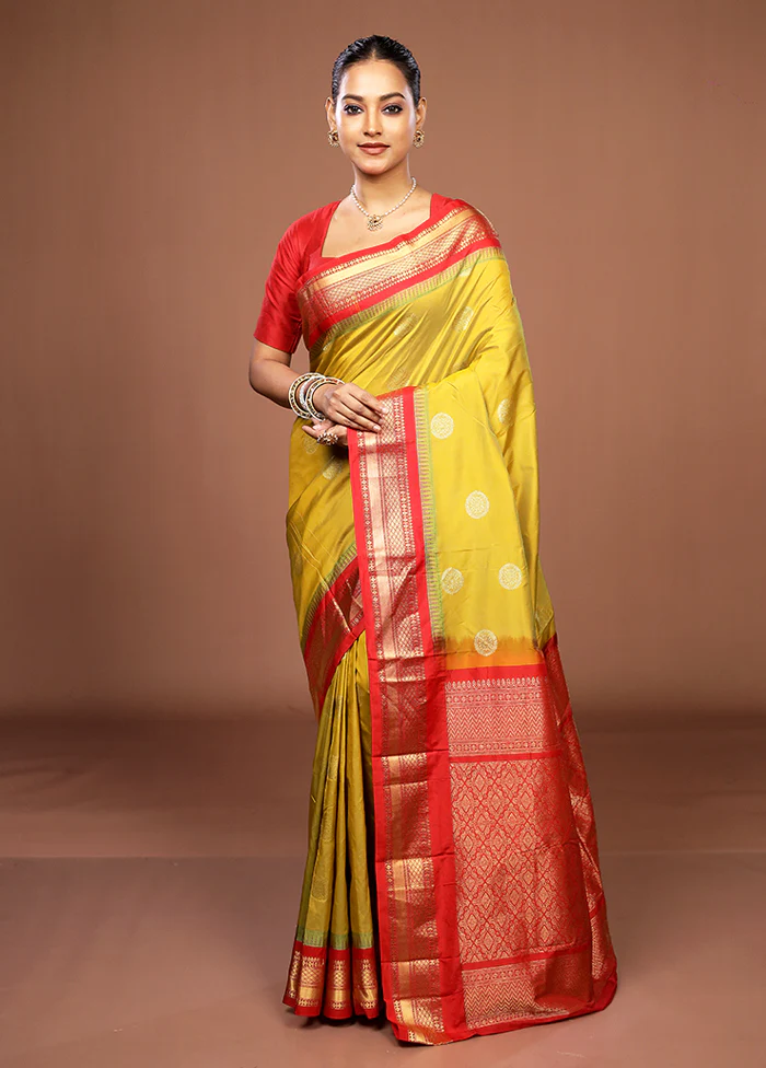 Green Kanjivaram Silk Saree With Blouse Piece - Image 2