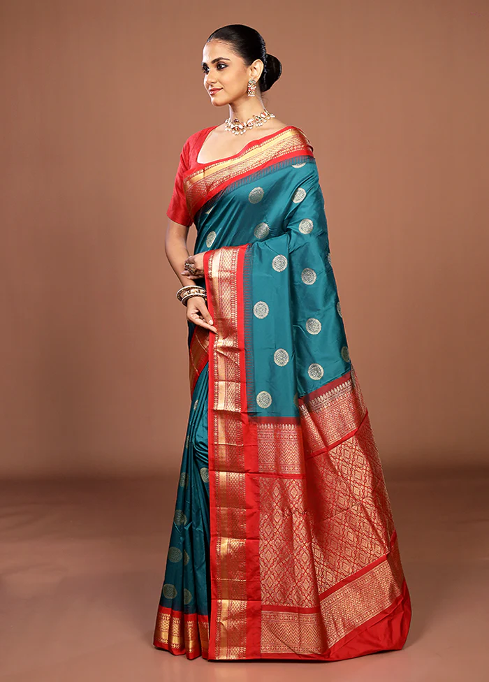 Green Kanjivaram Silk Saree With Blouse Piece - Image 4