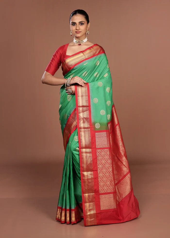 Green Kanjivaram Silk Saree With Blouse Piece - Image 2