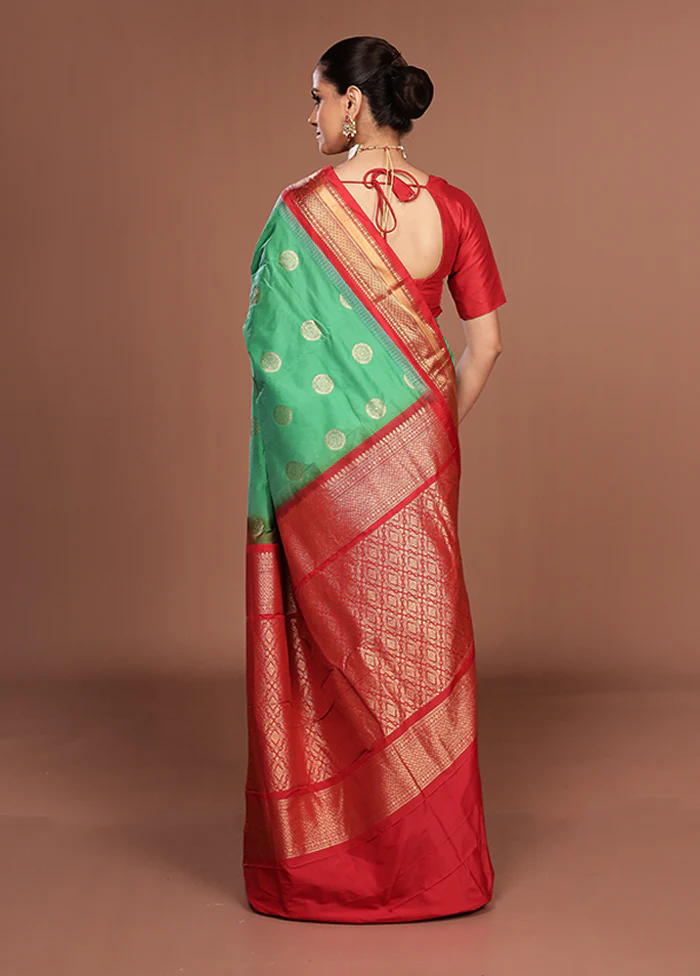 Green Kanjivaram Silk Saree With Blouse Piece - Image 3