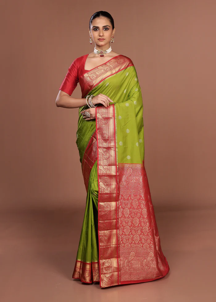 Green Kanjivaram Silk Saree With Blouse Piece - Image 2