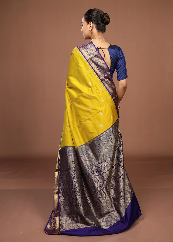 Green Kanjivaram Silk Saree With Blouse Piece - Image 3