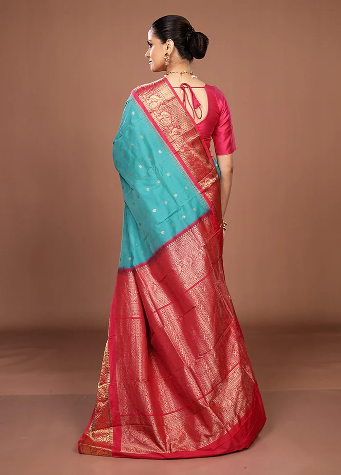 Green Kanjivaram Silk Saree With Blouse Piece - Image 3