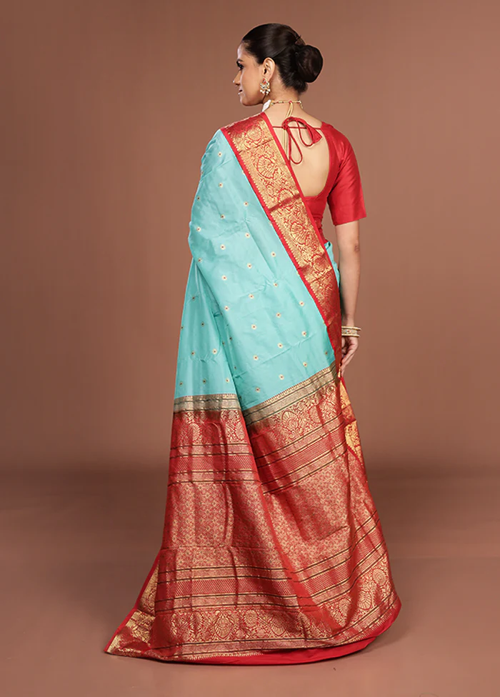 Green Kanjivaram Silk Saree With Blouse Piece - Image 3