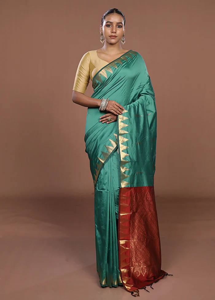 Green Kanjivaram Silk Saree With Blouse Piece - Image 2