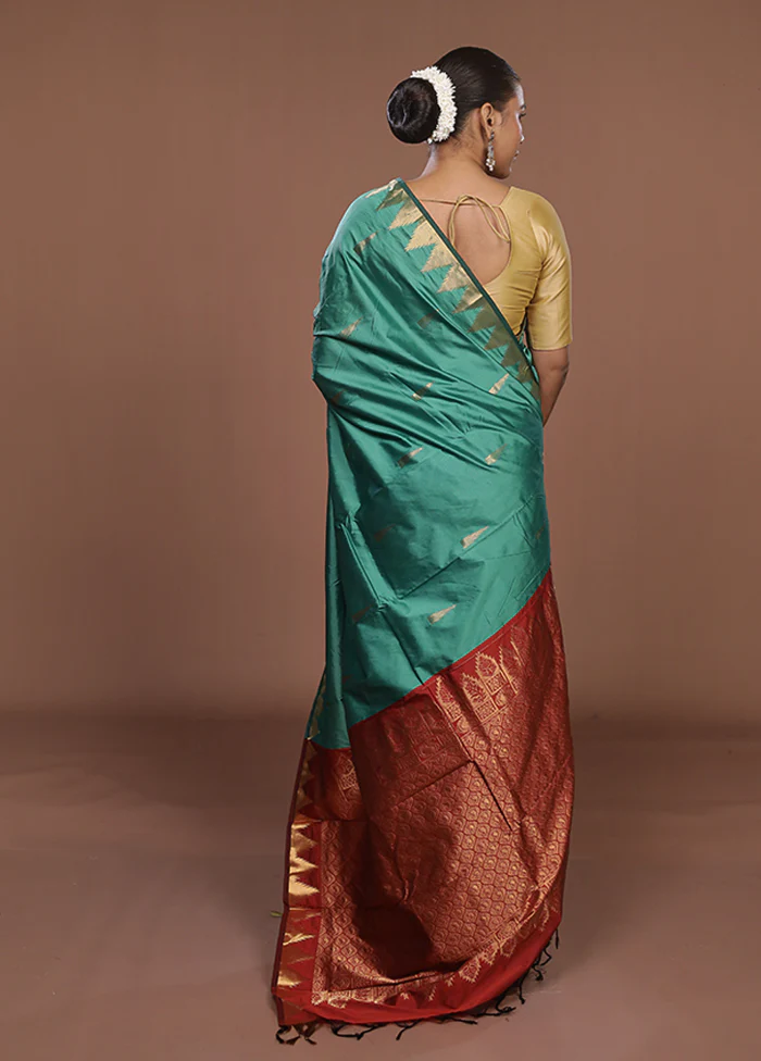 Green Kanjivaram Silk Saree With Blouse Piece - Image 3
