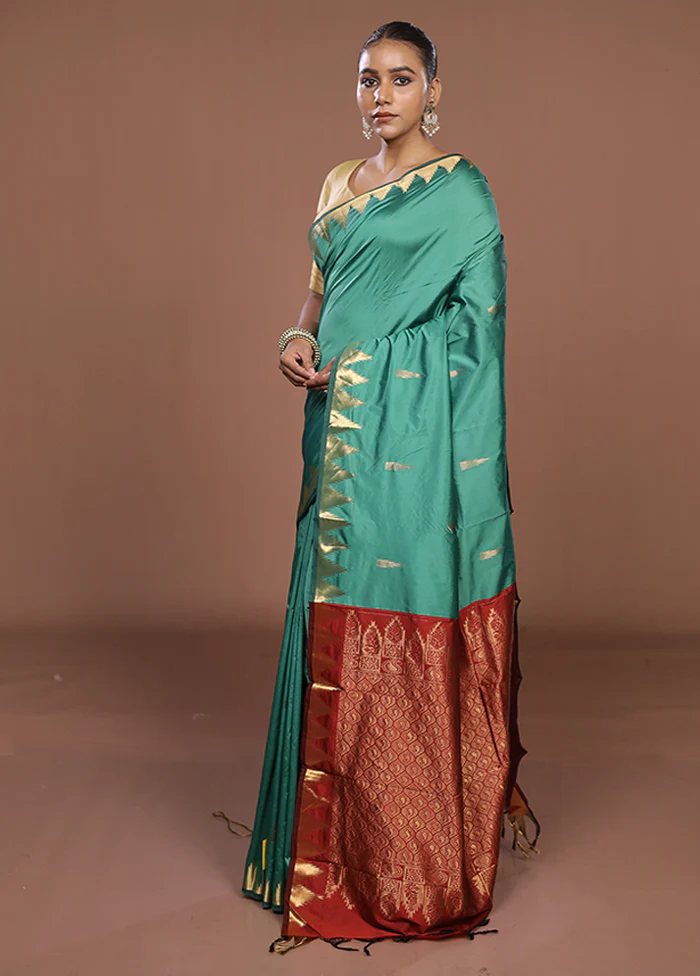 Green Kanjivaram Silk Saree With Blouse Piece - Image 4
