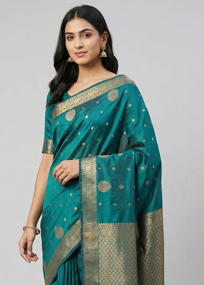 Green Kanjivaram Silk Saree With Blouse Piece - Image 2
