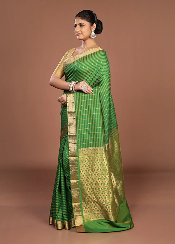 Green Kanjivaram Silk Saree With Blouse Piece - Image 4