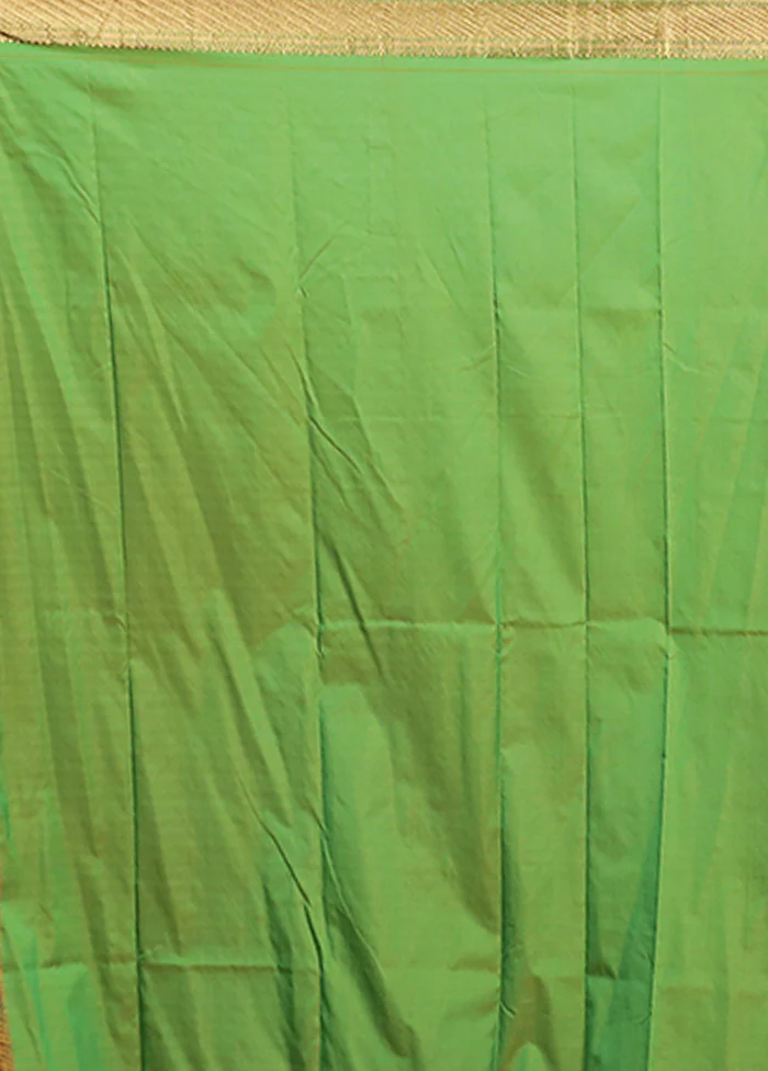 Green Kanjivaram Silk Saree With Blouse Piece - Image 5