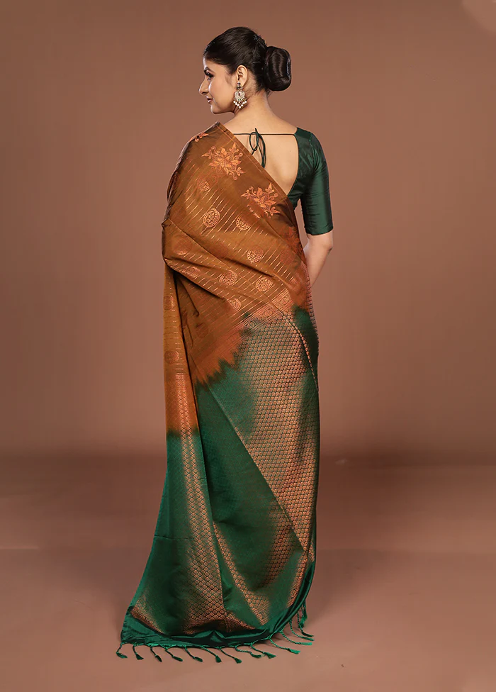 Green Kanjivaram Silk Saree With Blouse Piece - Image 3