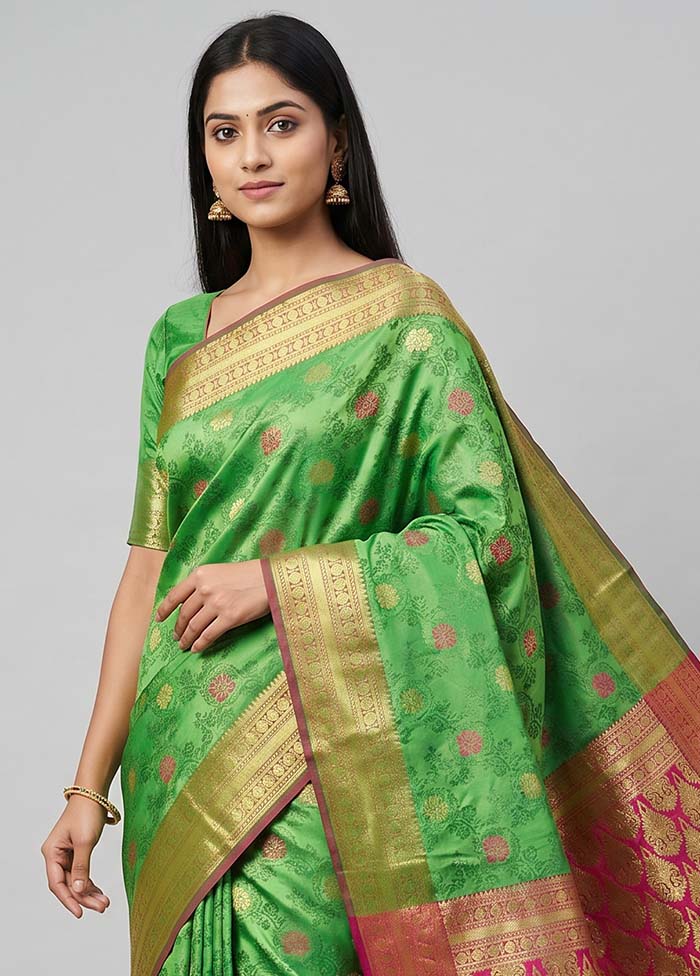 Green Kanjivaram Silk Saree With Blouse Piece - Image 2