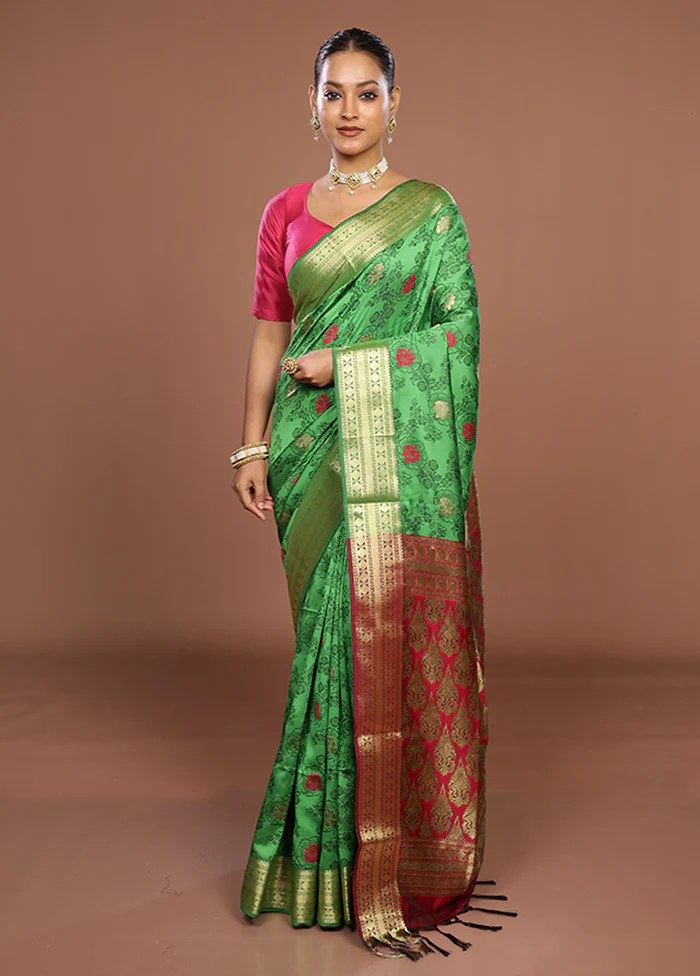 Green Kanjivaram Silk Saree With Blouse Piece - Image 2