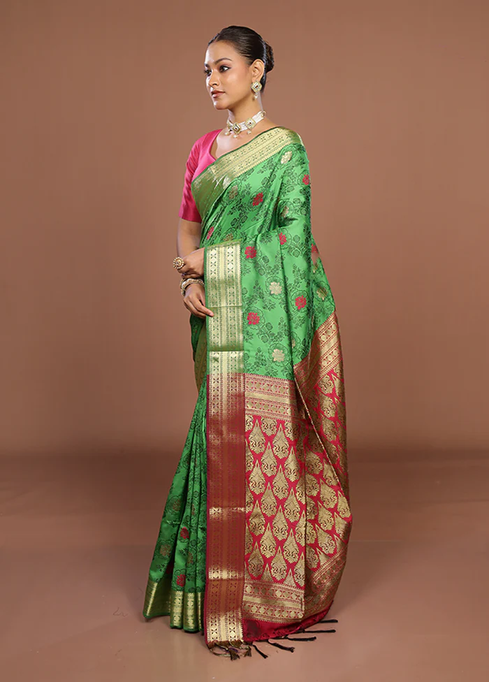 Green Kanjivaram Silk Saree With Blouse Piece - Image 4