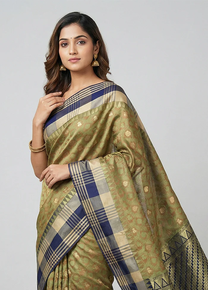 Green Kanjivaram Silk Saree With Blouse Piece - Image 2